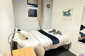 Apartment Sleeps 4 With Parking