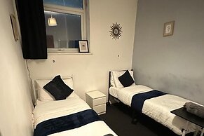 Apartment Sleeps 4 With Parking