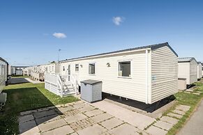 Sleeps 8 - Communal Spa Access - Parking