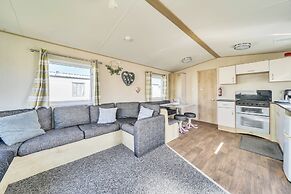 Sleeps 8 - Communal Spa Access - Parking