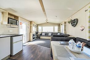 Sleeps 8 - Communal Spa Access - Parking