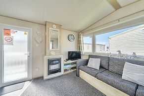 Sleeps 8 - Communal Spa Access - Parking