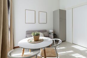 Light-Filled Flat by Wonderful Italy