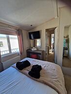 Caravan Sleeps 6 - Sea Views, Parking, Pets