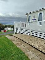 Caravan Sleeps 6 - Sea Views, Parking, Pets