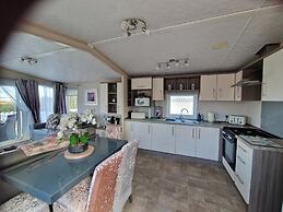 Caravan Sleeps 6 - Sea Views, Parking, Pets