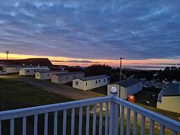 Caravan Sleeps 6 - Sea Views, Parking, Pets