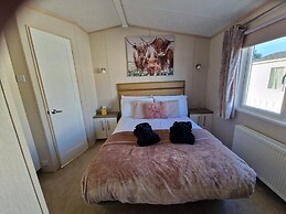 Caravan Sleeps 6 - Sea Views, Parking, Pets