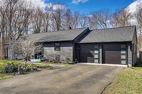 Charming Connecticut Hideaway: Year-round Fun!