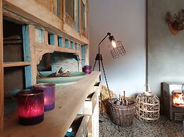 Charming Garden Holiday Home for 6