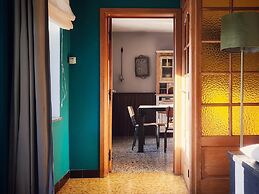 Charming Garden Holiday Home for 6