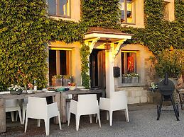 Charming Garden Holiday Home for 6