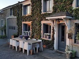Charming Garden Holiday Home for 6