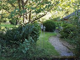Charming Garden Holiday Home for 6
