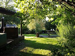 Charming Garden Holiday Home for 6