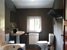 Charming Garden Holiday Home for 6