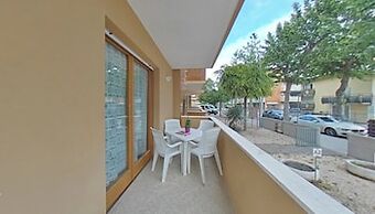 Centrally Located Accommodation With Balcony