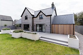Spacious Countryside Home Yoga Studio