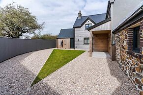 Spacious Countryside Home Yoga Studio