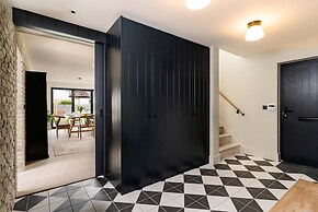 Spacious Countryside Home Yoga Studio