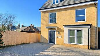 Amythest 4BR all With Ensuite Parking