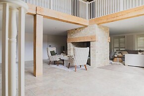 TYE Barn 5BR With Games Room Pet Friendly