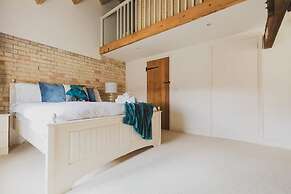 TYE Barn 5BR With Games Room Pet Friendly