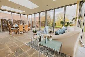 TYE Barn 5BR With Games Room Pet Friendly