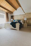 TYE Barn 5BR With Games Room Pet Friendly