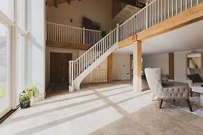 TYE Barn 5BR With Games Room Pet Friendly
