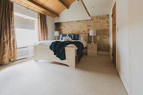 TYE Barn 5BR With Games Room Pet Friendly