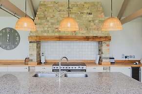 TYE Barn 5BR With Games Room Pet Friendly