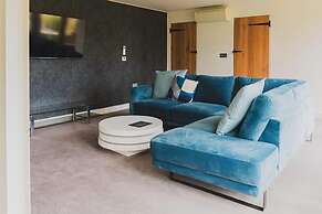 TYE Barn 5BR With Games Room Pet Friendly