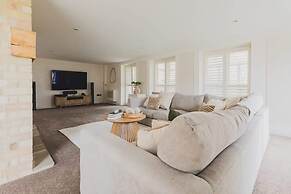 TYE Barn 5BR With Games Room Pet Friendly