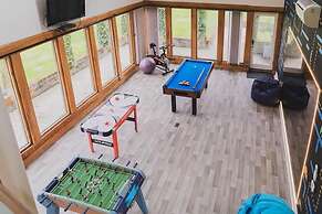 TYE Barn 5BR With Games Room Pet Friendly