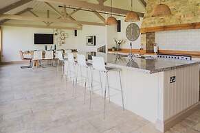TYE Barn 5BR With Games Room Pet Friendly
