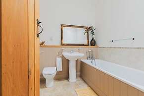 TYE Barn 5BR With Games Room Pet Friendly