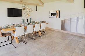 TYE Barn 5BR With Games Room Pet Friendly