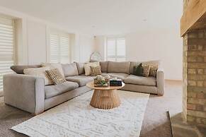 TYE Barn 5BR With Games Room Pet Friendly