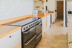 TYE Barn 5BR With Games Room Pet Friendly