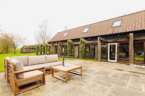 TYE Barn 5BR With Games Room Pet Friendly