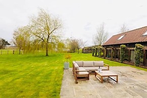 TYE Barn 5BR With Games Room Pet Friendly