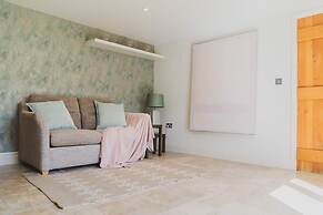 TYE Barn 5BR With Games Room Pet Friendly