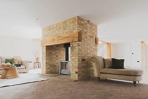 TYE Barn 5BR With Games Room Pet Friendly