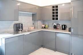 Quartz 2BR Apart With Garden NR Abbey Stadium