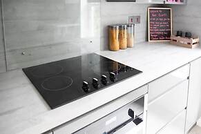 Quartz 2BR Apart With Garden NR Abbey Stadium