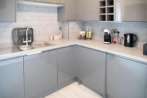 Quartz 2BR Apart With Garden NR Abbey Stadium