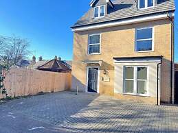 Quartz 2BR Apart With Garden NR Abbey Stadium