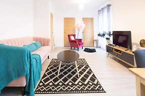 Quartz 2BR Apart With Garden NR Abbey Stadium