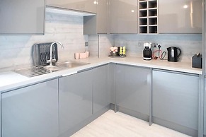 Quartz 2BR Apart With Garden NR Abbey Stadium
